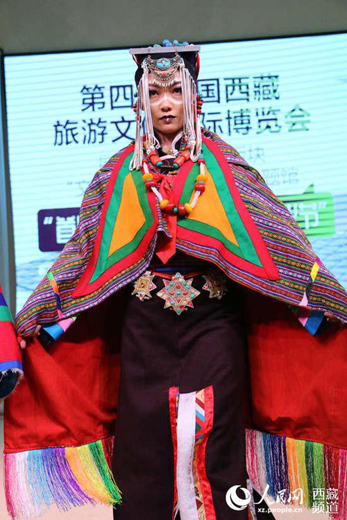 བོད་མི་རིགས་ཀྱི་གོས་རྒྱན་རིག་གནས་ཞིབ་འཇུག་ཁང་སྒོ་བྱང་བཀལ་ནས་དངོས་སུ་བཙུགས་པ།
