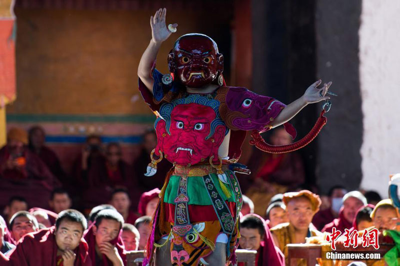 བཀྲ་ཤིས་ལྷུན་པོ་དགོན་པའི་ལོ་གཅིག་ཐེངས་གཅིག་གི་འཆམ་བརྒྱབ་པ།