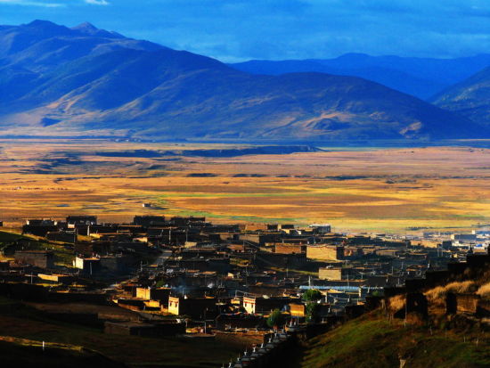 ལི་ཐང་རྫོང་མཐོ་སྒང་སྐྱེ་ཁམས་ལ་ཕུག་ལ་ཐོན་འབབ་ཡག་པོ་བྱུང་།