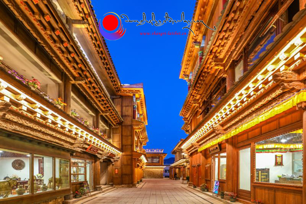 སེམས་ཀྱི་ཉི་ཟླ་གྲོང་ཁྱེར་རྡོ་མཁར་རྫོང་གི་ཕུན་ཚོགས་ཁྲོམ་ར། 