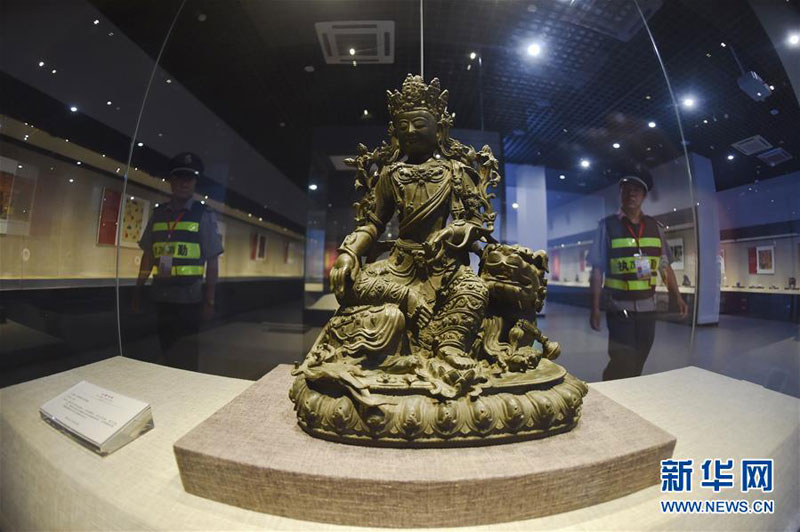 གོང་མའི་ཕོ་བྲང་རྟེན་རྫས་བཤམས་མཛོད་ཁང་གིས་ཧྲི་ཧྲི་གྲོང་ཁྱེར་དུ་སེང་གེའི་རིག་གནས་ཀྱི་ཁྱད་ལྡན་འགྲེམས་སྟོན་སྤེལ་བ།