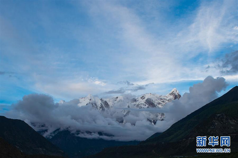 གནམ་ལྕགས་འབར་བ།