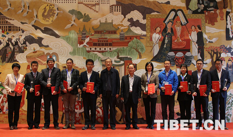 གཞོན་ནུ་ཚན་རིག་མཁས་ཅན་བཅུ་ལ“མཚོ་བོད་ས་མཐོའི་གཞོན་ནུའི་ཚན་རྩལ་བྱ་དགའ”ཐོབ་པ་རེད།