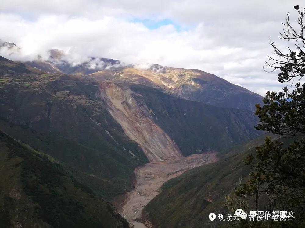 ཕེང་ཆིང་ཧྭ་དང་དབྱི་ལིས་འབྲི་ཆུའི་ཉེན་སེལ་ལས་ཀར་མཆན་བཀོད་གནང་།