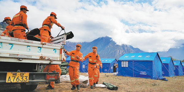 ཉེན་སེལ་གེགས་སེལ་གྱི་ལས་དོན་གོ་རིམ་ལྡན་པའི་ངང་སྤེལ་བཞིན་ཡོད་པ་དང་སྦྲགས་གནོད་འཚེ་ཕོག་པའི་མང་ཚོགས་ཀྱི་སེམས་རྣལ་དུ་ཕབ་པ།