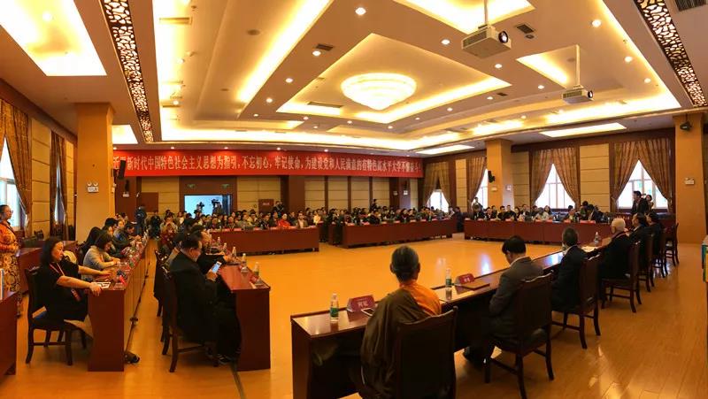 གེ་སར་རིག་པའི་ཆེད་མཁས་པ་འཇམ་དཔལ་རྒྱ་མཚོའི་དེབ་གསར་«དཔའ་བོ་གེ་སར།»གྱི་རིག་གཞུང་བགྲོ་གླེང་ཚོགས་འདུ་ཁྲེན་ཏུའུ་རུ་འཚོགས་པ།