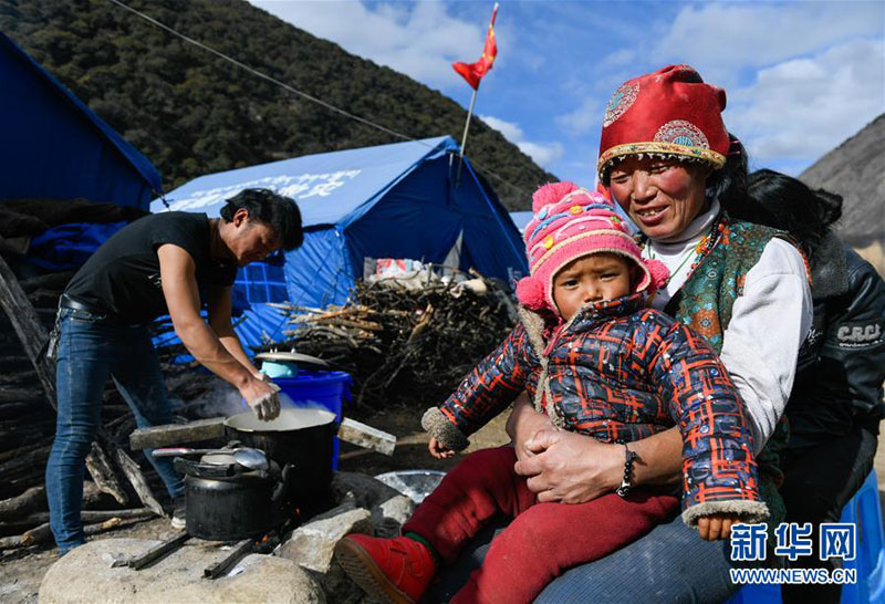 འཚོ་བའི་སྤྱོད་རྫས་འདང་ངེས་མཁོ་འདོན་མང་ཚོགས་ཀྱི་བདེ་འཇགས་ལ་འགན་སྲུང་བྱས།