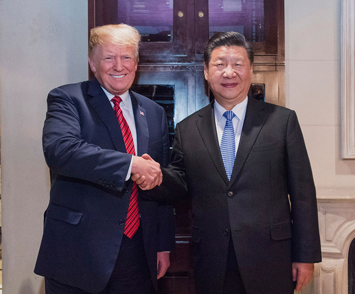 ཞི་ཅིན་ཕིང་དང་ཨ་རིའི་ཙུང་ཐུང་ཐེ་རོན་ཕུ་མཇལ་འཛོམས་གནང་བ།