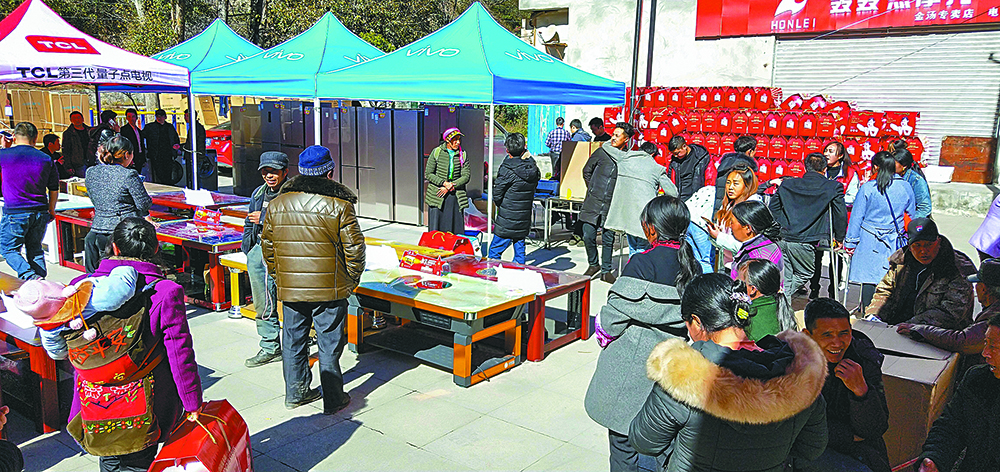 དར་མདོ་གྲོང་ཁྱེར་གྱིས་དབུལ་སྐྱོར་གནད་སྨིན་གྱི་ཁྱིམ་སྤྱོད་གློག་ཆས་གྲོང་གསེབ་ཏུ་བཤམས་ཚོང་བྱེད་པའི་དམངས་ཕན་བྱེད་སྒོ་སྤེལ།