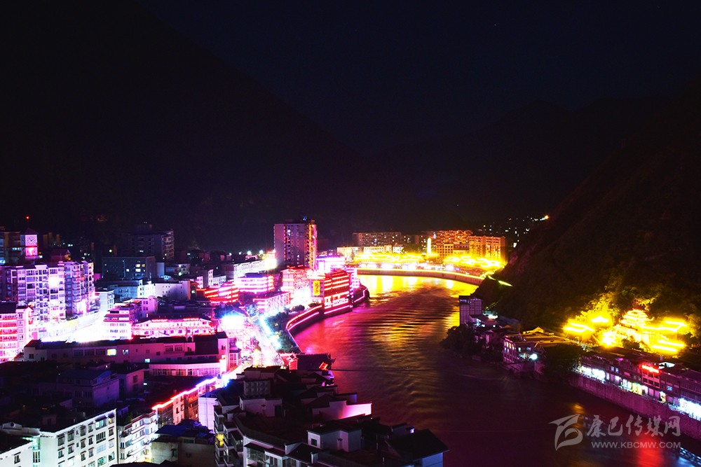 དེང་རབས་ཀྱི་འཕེལ་ཁ་དར་བའི་གསར་བརྗེའི་གྲོང་ཁྱེར་ལྕགས་ཟམ་ཁ།