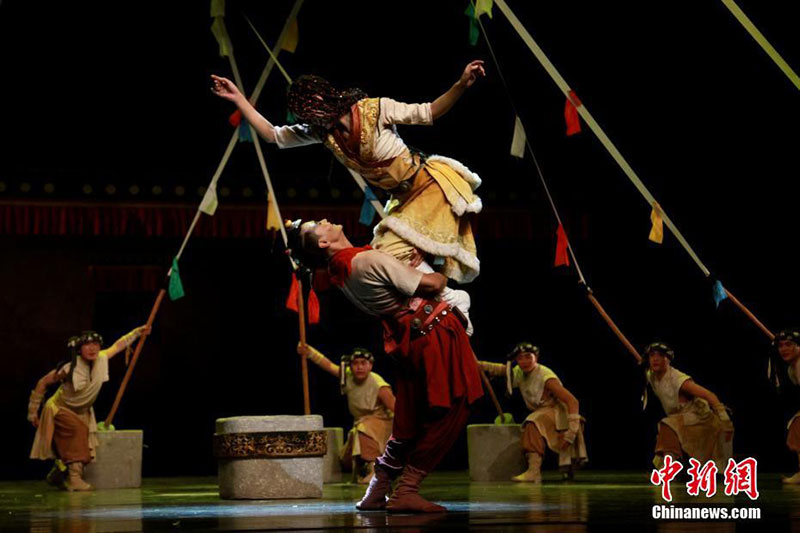 ཞབས་བྲོའི་ཟློས་གར《ཐང་ག》ཡིས་ལོ་གསར་བསུས་པ།