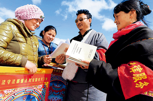 ཁྲིམས་ལྟར་བོད་ཁུལ་སྐྱོང་བ་དེ་སྔར་ལས་འབུར་ཐོན་གྱི་གོ་གནས་སུ་བཞག་ནས་ཁྲིམས་སྐྱོང་གི་འདུ་ཤེས་མི་སེམས་ལ་འཇགས་པར་བྱས།