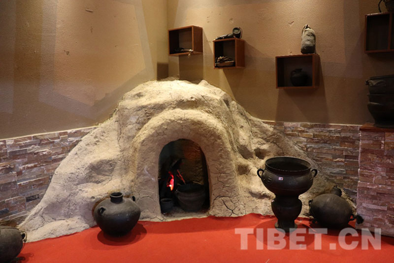 དཀར་མཛེས་རྫོང་གཟུགས་མེད་ཤུལ་བཞག་དམངས་སྲོལ་འགྲེམ་སྟོན་ཁང་། 