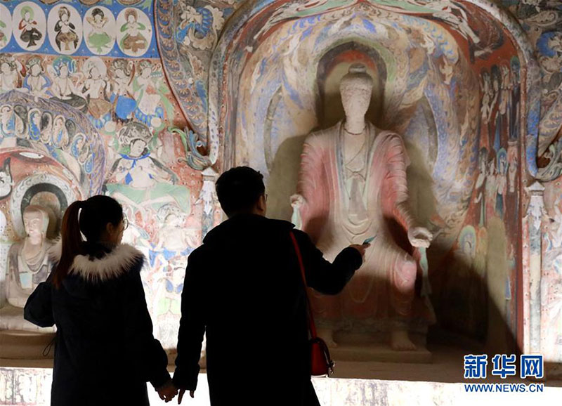 《ཏུན་ཧོང་ཐག་མི་རིང་ཞིང་། ཧོ་པེར་བསྐྱོད་པ》འགྲེམས་སྟོན་ཧོ་པེ་རྟེན་རྫས་བཤམས་མཛོད་ཁང་དུ་སྤེལ་བ། 