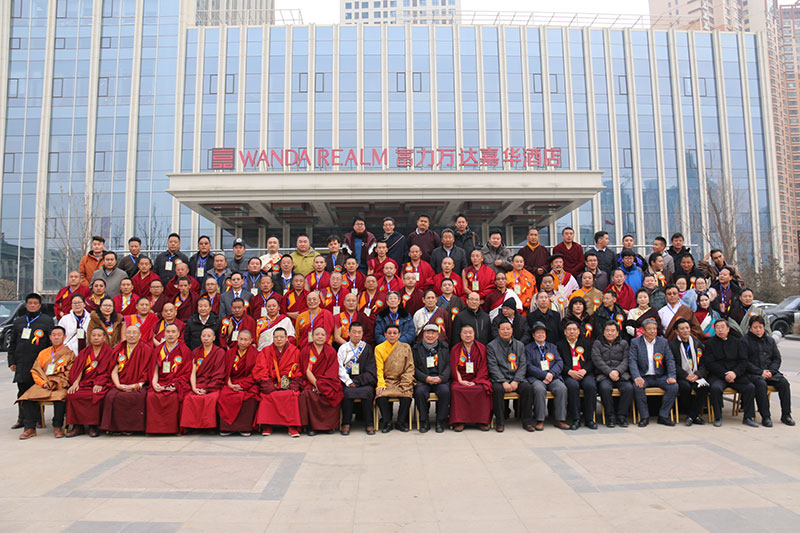 པཎ་ཆེན་སྐུ་ཕྲེང་བཅུ་པ་ཆེན་པོ་མཆོག་གི་རྗེས་དྲན་བགྲོ་གླེང་ཚོགས་འདུ་ཟི་ལིང་དུ་འཚོགས།