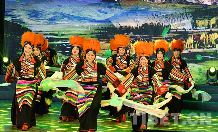 ལི་ཐང་རྫོང་གིས་ངོ་མཚར་འཁྲབ་སྟོན་གྱིས་གཉེན་ཉེའི་རོགས་རམ་ལ་དྲིན་གཟོ་ཞུས།