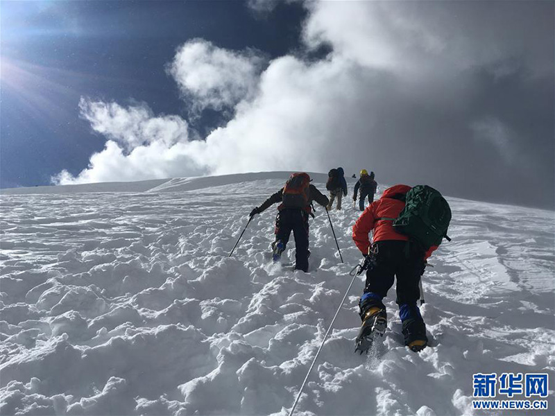 ཀྲུང་གོའི་རི་འཛེག་རུ་ཁག（ བོད་ལྗོངས） ལྷ་སར་བཙུགས་པ།