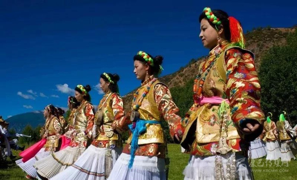སྡེ་རོང་ཝ་ཁ་གྲོང་རྡལ་ཀྲུང་གོའི་དམངས་ཁྲོད་རིག་རྩལ་གྱི་ཕ་སར་གྲགས།