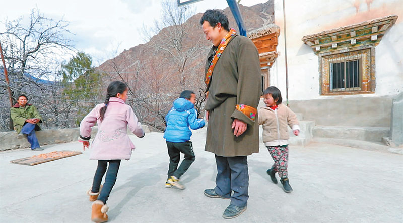 དུད་ཁྱིམ་43ཡོད་པའི་ལུང་ཁུག་གི་གྲོང་ཚོ་ནས་སློབ་ཆེན་སློབ་མ་26བྱུང་འདུག
