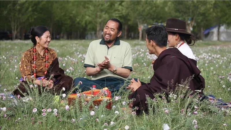 “བོད་སྐྱོད་པ་རྒན་གྲས་ཀྱི་སྙིང་སྟོབས”དང“ལམ་གཉིས་ཀྱི་སྙིང་སྟོབས”ཀྱི་དུས་རབས་གསར་པའི་མཆན་འགྲེལ། 