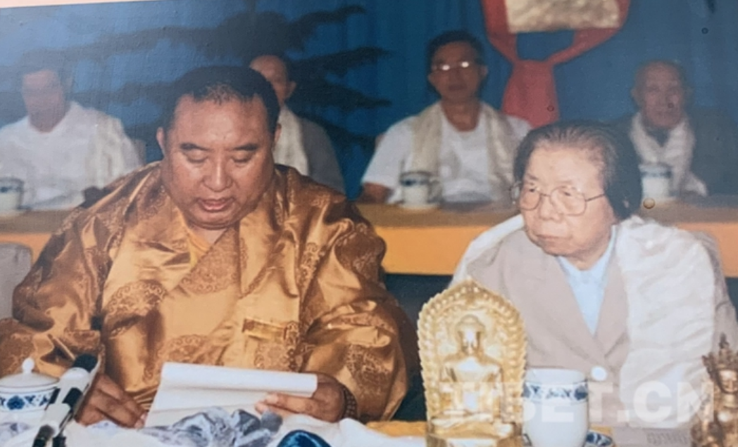 པཎ་ཆེན་སྐུ་ཕྲེང་བཅུ་པ་མཆོག་དང་ཀྲུང་གོའི་བོད་བརྒྱུད་མཐོ་རིམ་ནང་བསྟན་སློབ་གླིང་གི་ལས་འབྲེལ།