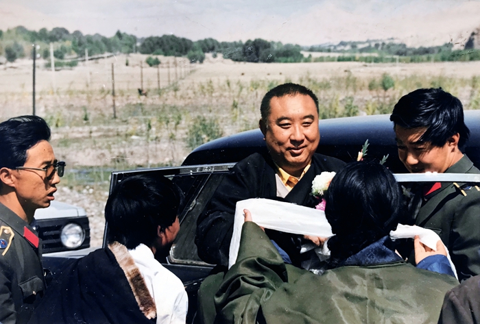 པཎ་ཆེན་སྐུ་ཕྲེང་བཅུ་པ་མཆོག་སྐུ་འཚོ་བཞུགས་སྐབས་འཁྲུངས་གཞིས་ཞུན་ཧྭ་ལ་ཆིབས་བསྒྱུར་ཐེངས་གསུམ་གནང་པར་ཕྱིར་དྲན་བྱེད་པ།