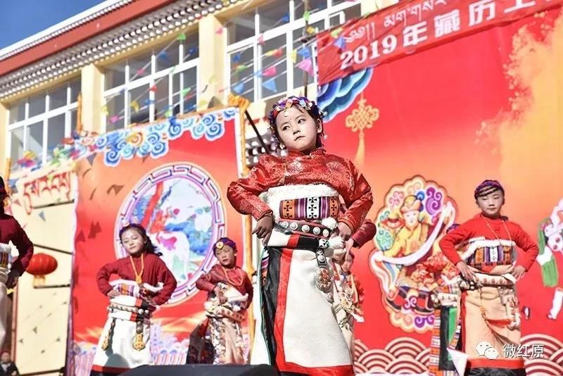 ཁྱུང་མཆུ་གྲོང་རྡལ་སྟག་ལུང་སྡེ་བར་མག་གསར་ལོ་སར་སྤྲོ་ཚོགས་བསྡུས།