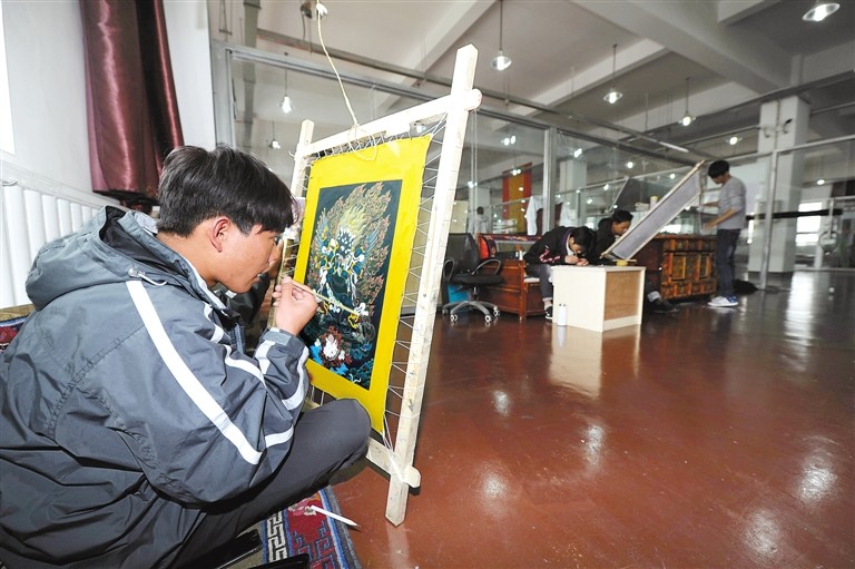 བོད་རང་སྐྱོང་ལྗོངས་ཀྱིས་ནུས་ལྡན་ངང་ཕུལ་བྱུང་གི་སྲོལ་རྒྱུན་རིག་གནས་སྲུང་སྐྱོང་དང་རྒྱུན་འཛིན་བྱས་པ།