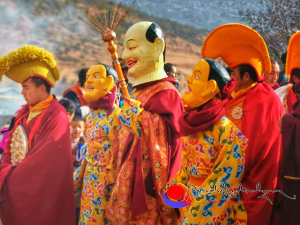 དགའ་ལྡན་སུམ་རྩེན་གླིང་གི་སྨོན་ལམ་བཅོ་ལྔའི་བྱམས་པ་གླིང་སྐོར།