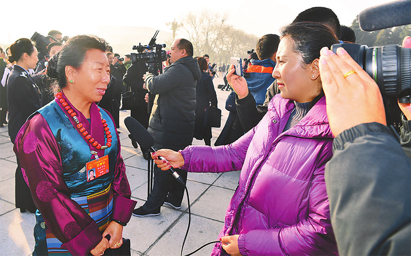 རྒྱལ་ཁབ་ཀྱི་ཇུས་ཆེན་ལ་ཐུན་མོང་ཐོག་མཐོང་ཆེན་བྱས་ནས་སེམས་ཤུགས་གཅིག་སྒྲིལ་ངང་རླབས་ཆེའི་བྱ་གཞག་སྒྲུབ་པ།