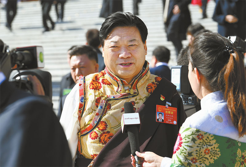 པད་རྒྱལ་བཀྲ་ཤིས་ཀྱིས་རྨ་ཆུའི་ཆུ་མགོའི་མཚོ་མོ་སྟོང་གི་མཛེས་ལྗོངས་གཏན་དུ་གནས་པར་བྱེད་ཅེས་བརྗོད།