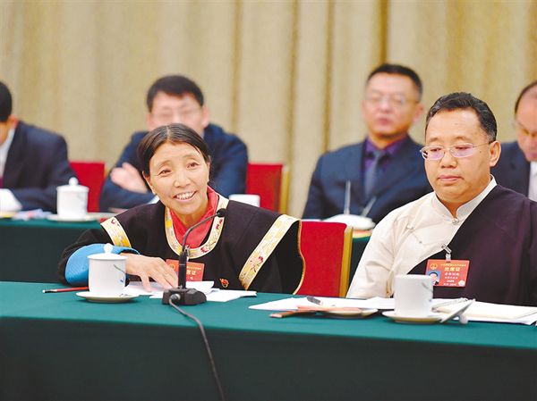 མཉམ་དུ་རྒྱལ་ཇུས་གླེང་། རང་འགན་ལྷུར་དུ་ལེན།
