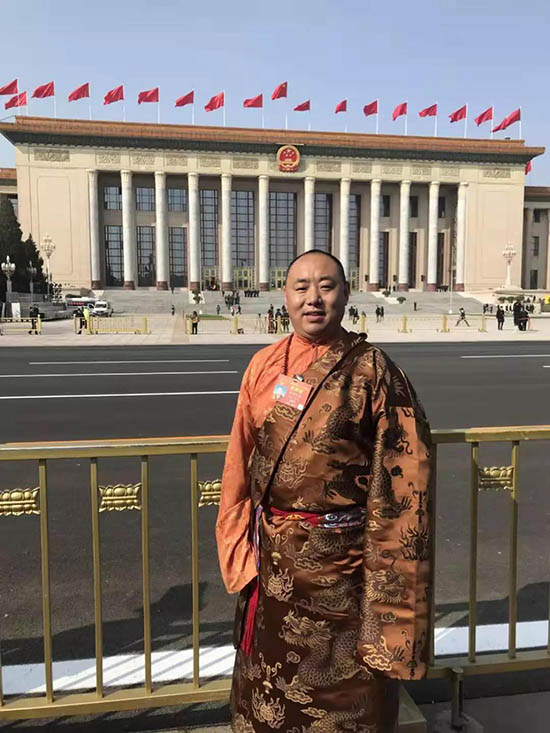 ཁོང་གིས་རྔ་བའི་ཁོར་ཡུག་སྲུང་སྐྱོབ་ལ་ཤུགས་སྣོན་རྒྱག་དགོས་པ་སོགས་ཀྱི་གྲོས་འགོ་བཞི་བཏོན་འདུག