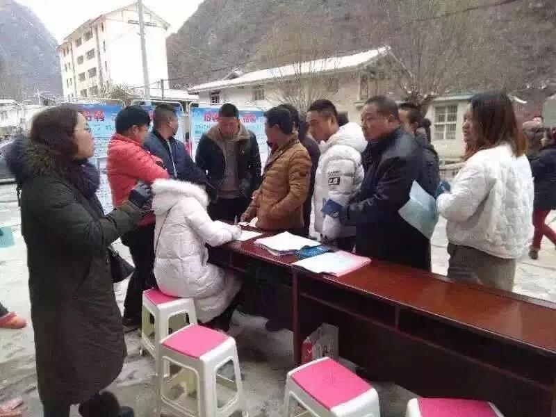 གཞི་རིམ་དུ་རྐང་ཚུགས་ནས་མང་ཚོགས་ལ་ངེས་པ་དོན་གྱིས་ཞབས་འདེགས་ཞུ།