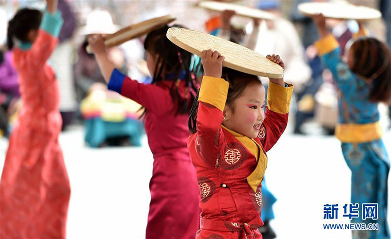 དགའ་བའི་བྲོ་འཁྲབ་སྐྱིད་པའི་གླུ་དབྱངས་ལེན། 
