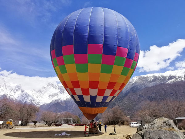 ལྒང་བུ་མཉམ་རོལ་གྱི་ཞབས་ཞུ་མཁོ་འདོན་བྱས་པ།