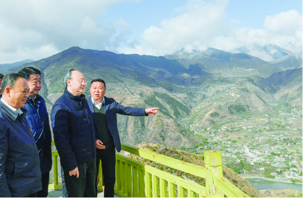 དབྱི་ལི་ཡིས་རྔ་བ་ཁུལ་དུ་བརྟག་ཞིབ་མཛད།