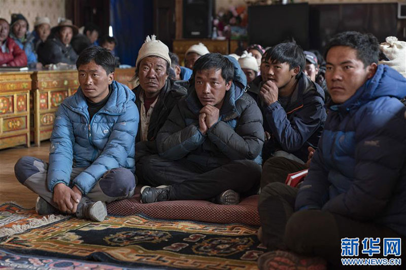 ཇོ་རིའི་གཤམ་གྱི་ཚོགས་འདུ་རིང་མོ་ཞིག 