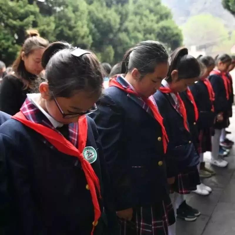 རྔ་བ་ཁུལ་གྱི་རྫོང་ཁག་སོ་སོས་དྭངས་གསལ་དུས་ཆེན་ལ་བྱེད་སྒོ་སྤེལ།