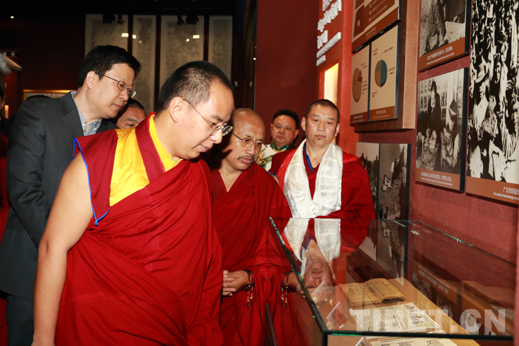 པཎ་ཆེན་སྐུ་ཕྲེང་བཅུ་གཅིག་པས་ཞིང་བྲན་ལམ་ལུགས་མེད་པར་བཟོས་པའི་མཛད་རྗེས་རྡོ་རིང་ནི་མི་སེམས་སུ་བརྐོས་པ་ཞིག་རེད་ཅེས་བསྟན་པ།