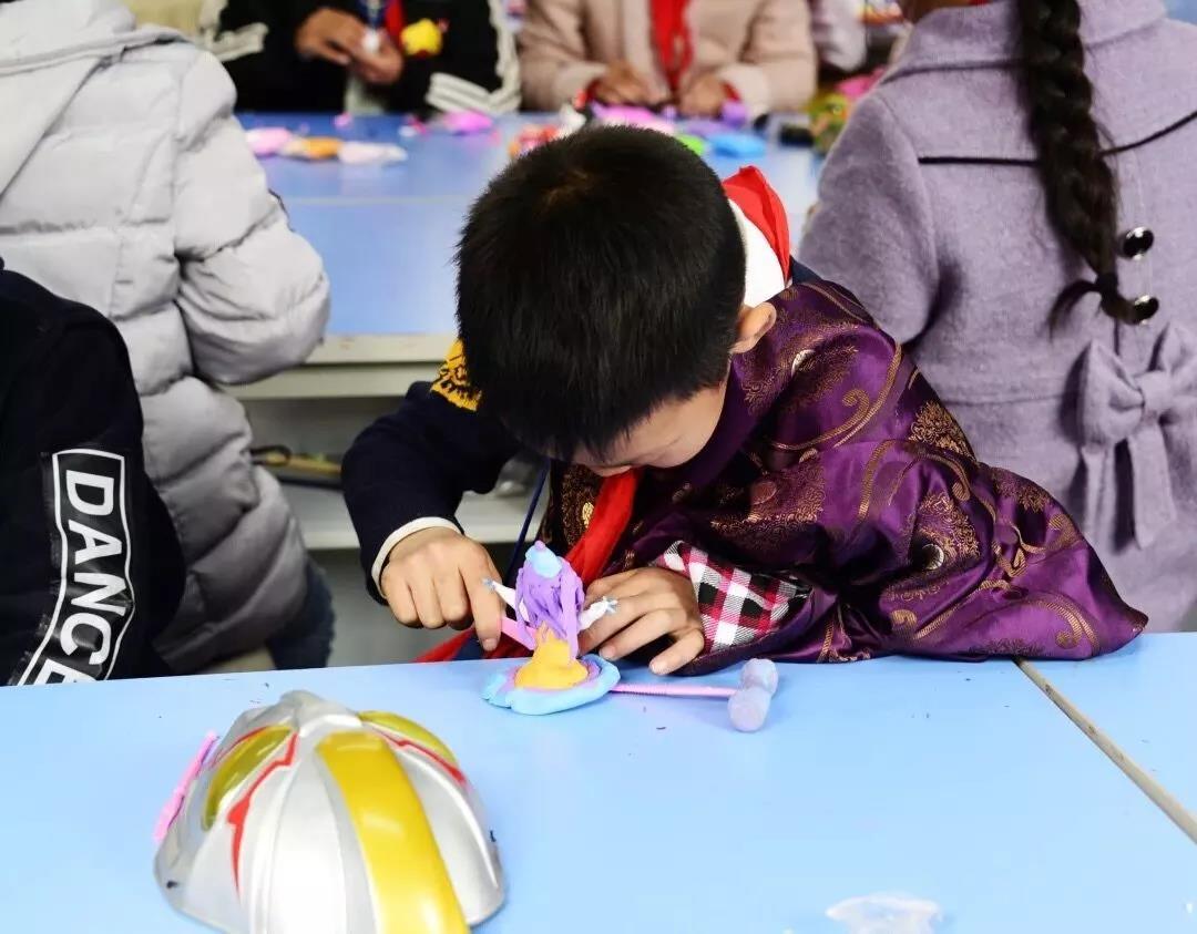 གཟི་རྩ་སྡེ་དགུས་སློབ་ཕྱིའི་ཞབས་ཞུའི་ལས་དོན་སྤེལ།