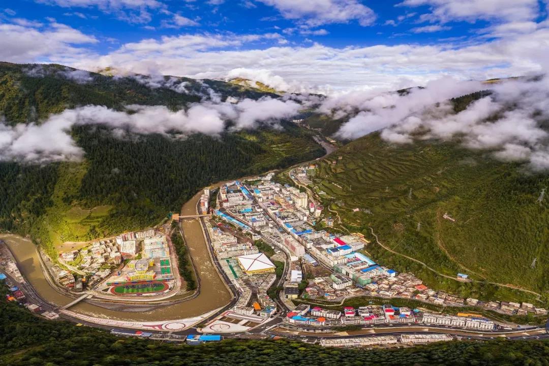 འཛམ་ཐང་རྫོང་གིས་ཁོར་ཡུག་གཙང་སྦྲ་བྱས།
