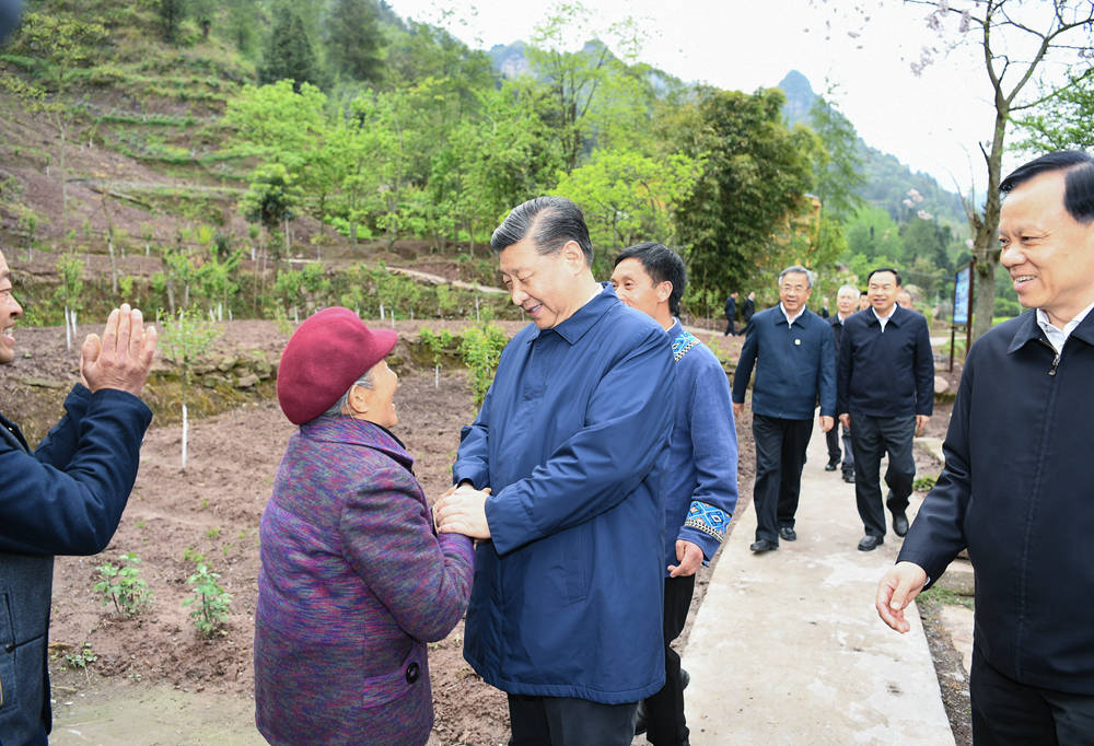 ཞི་ཅིན་ཕིང་གིས་ཁྲུང་ཆིང་དུ་བརྟག་ཞིབ་གནང་བ།