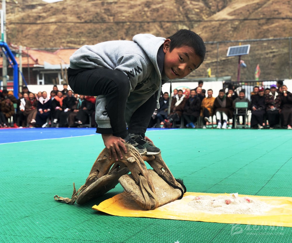 བྲག་མགོ་བོད་ཡིག་སློབ་འབྲིང་གིས་བོད་ཀྱི་སྲོལ་རྒྱུན་ལུས་རྩལ་འགྲན་བསྡུར་གྱི་བྱེད་སྒོ་སྤེལ།