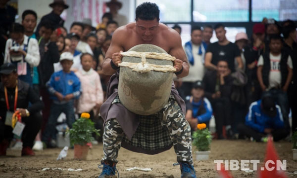 བོད་ལྗོངས་ཀྱིས་མི་རིགས་ཀྱི་སྲོལ་རྒྱུན་ལུས་རྩལ་རྣམ་གྲངས་དར་སྤེལ་བཏང་བ།