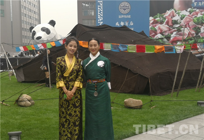 མི་རིགས་ཀྱི་ལམ་ནས་རྒྱལ་སྤྱི་གླེང་པ་དང་། སྒྱུ་རྩལ་ལ་བརྟེན་ནས་སྣ་མང་མངོན་པ།