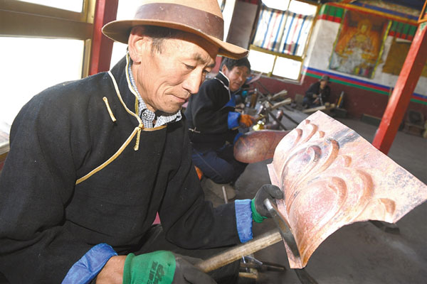 མངོན་མིན་རིག་གནས་ཤུལ་བཞག་གི་སྒྱུ་རྩལ་ལ་འཛད་སྤྱོད་པ་ཚོས་དགའ་པོ་བྱེད་པ།