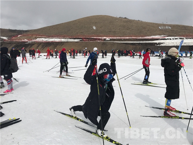 བོད་ལྗོངས་ཀྱིས་དགུན་དུས་ཀྱི་ཨོ་རྩལ་འགྲན་ཚོགས་ལ་གྲ་སྒྲིག་བྱས་ཏེ་ལྷ་སའི་མཐའ་འཁོར་དུ་གངས་ཤུད་ར་བ་བསྐྲུན་རྒྱུ་རེད།