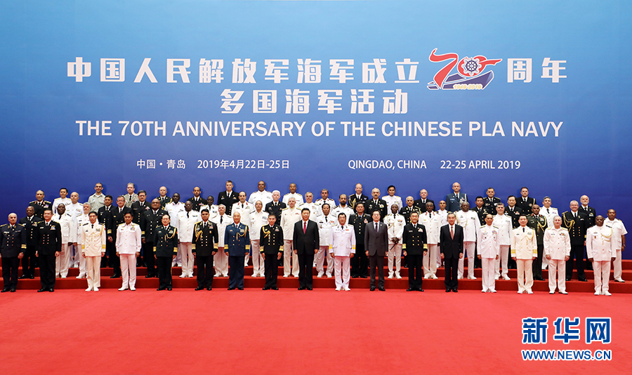 ཞི་ཅིན་ཕིང་གིས་མཚོ་དམག་དབུ་བརྙེས་ནས་ལོ་ངོ་70འཁོར་བའི་རྒྱལ་ཁབ་མང་པོའི་མཚོ་དམག་གི་བྱེད་སྒོར་ཞུགས་མཁན་ཕྱི་ཕྱོགས་ཀྱི་སྐུ་ཚབ་ཚོགས་པའི་ཚོགས་གཙོ་དང་མཉམ་སྡེབ་ཐོག་མཇལ་འཛོམས་གནང་བ།