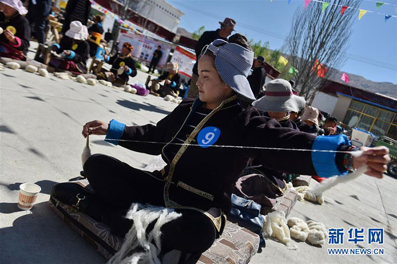 བོད་ལྗོངས་གོང་དཀར་དུ་སྣམ་བུའི་བཟོ་རྩལ་འགྲན་ནས་ལྔ་གཅིག་བསུས།